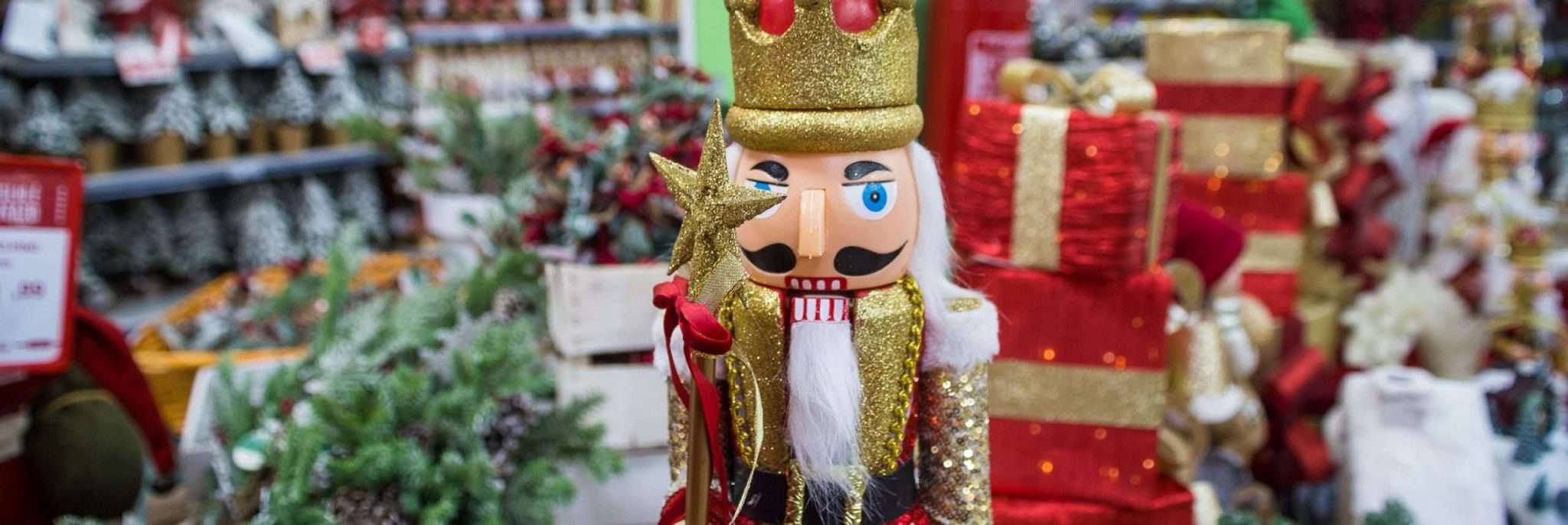 schiaccianoci, addobbi natalizi rosso